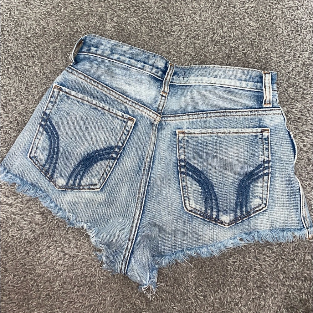 HOLLISTER DENIM SHORTS - Picture 2 of 3